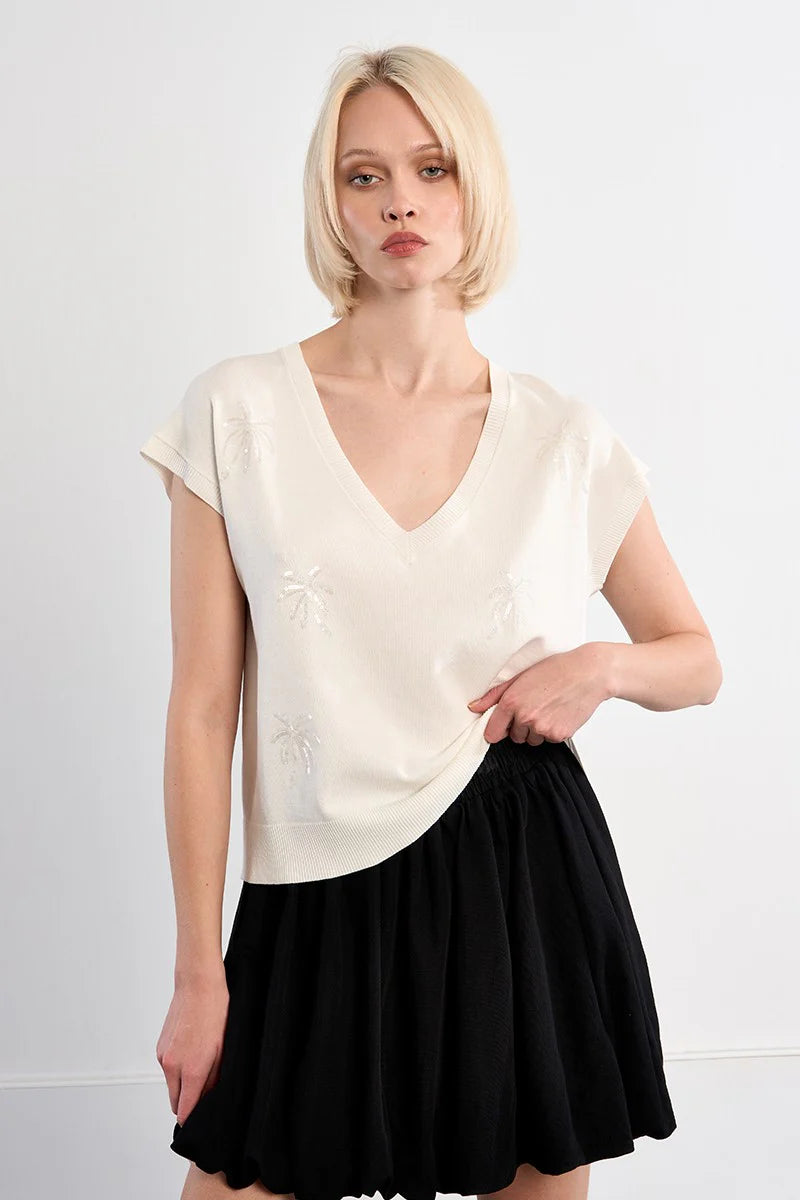 YOUNG LADIES KNITTED SLEEVELESS SWEATER