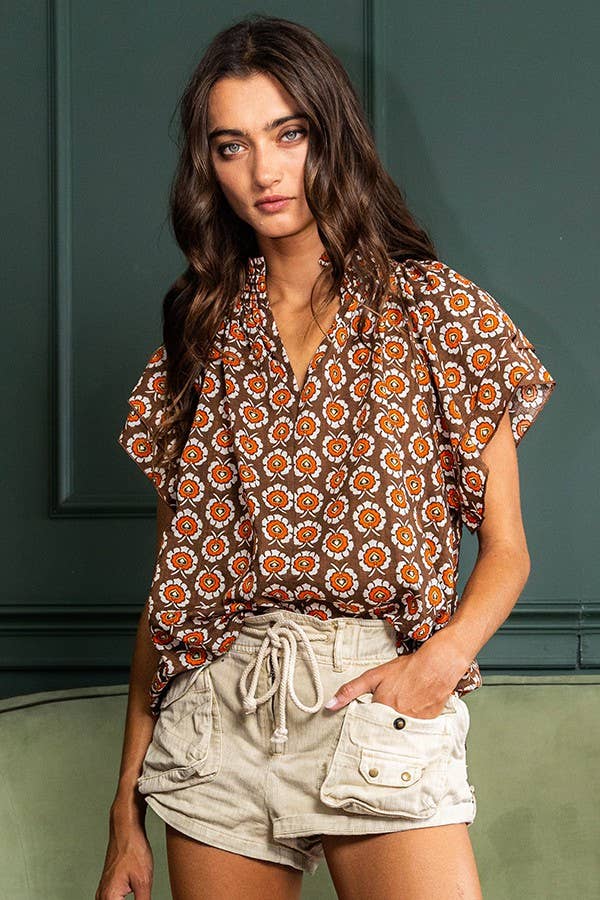 Ruffled Short Sleeve Floral Print Blouse: Brown