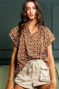 Ruffled Short Sleeve Floral Print Blouse: Brown